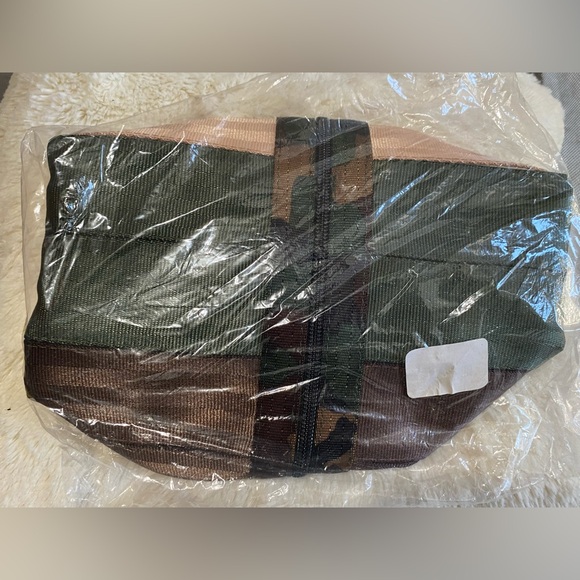 BNWT Harveys Trail Mix Dopp Legacy Collection - Picture 3 of 7